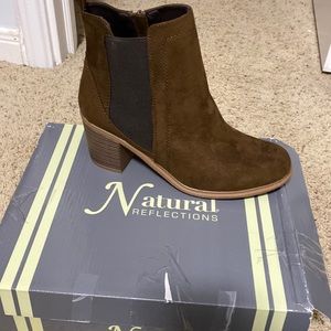 Natural reflections, brown boots, new in box size 9
